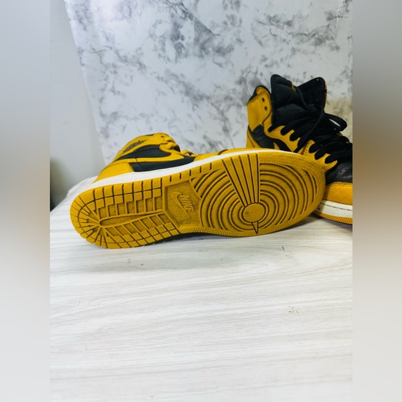 Nike Air Jordan 1 Retro High OG GS Pollen Size 6.5Y Yellow  Black 575441 701 - Picture 4 of 6